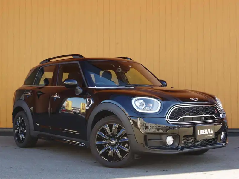 カタログ画像：ＭＩＮＩ（MINI） クーパーＳ クロスオーバー ブラックヒース 2018年2月 DBA-YS20 2000cc ミッドナイト・ブラック・メタリック 燃費15.5km / l メイン