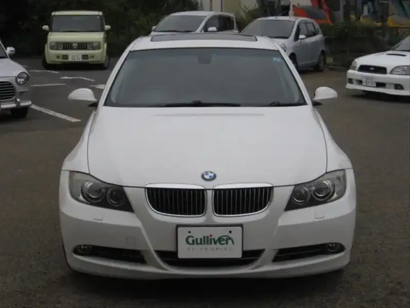 カタログ画像：３シリーズ（3 SERIES） ３３０ｉ 2006年9月 ABA-VB30 3000cc アルピン・ホワイトⅢ（ソリッド・カラー） 燃費9.3km / l  フロント