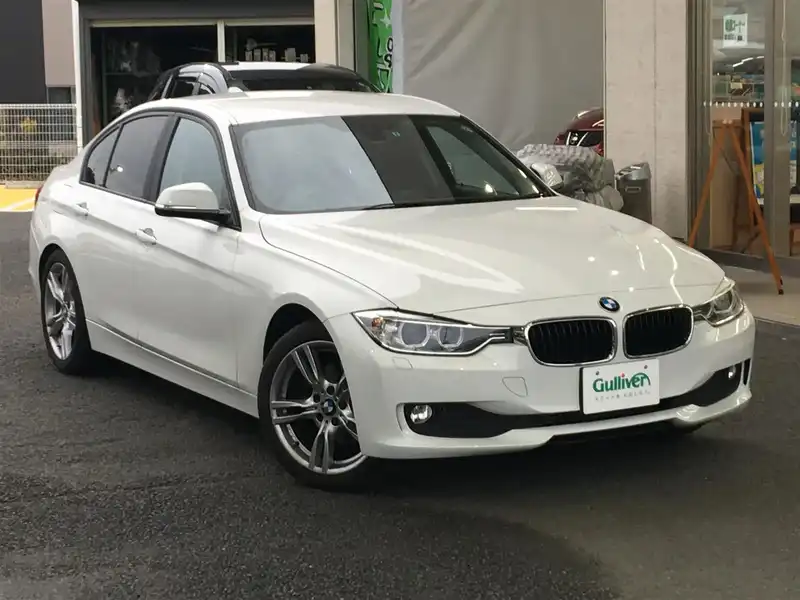 カタログ画像：３シリーズ（3 SERIES） ３２０ｄブルーパフォーマンス 2012年8月 LDA-3D20 2000cc アルピン・ホワイトⅢ（ソリッド・カラー） 燃費19.4km / l メイン