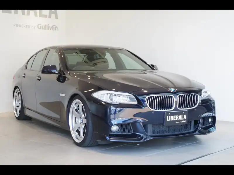 カタログ画像：５シリーズ（5 SERIES） ５３５ｉ Ｍスポーツパッケージ 2011年10月 DBA-FR35 3000cc 燃費13.0km / l メイン（その他）