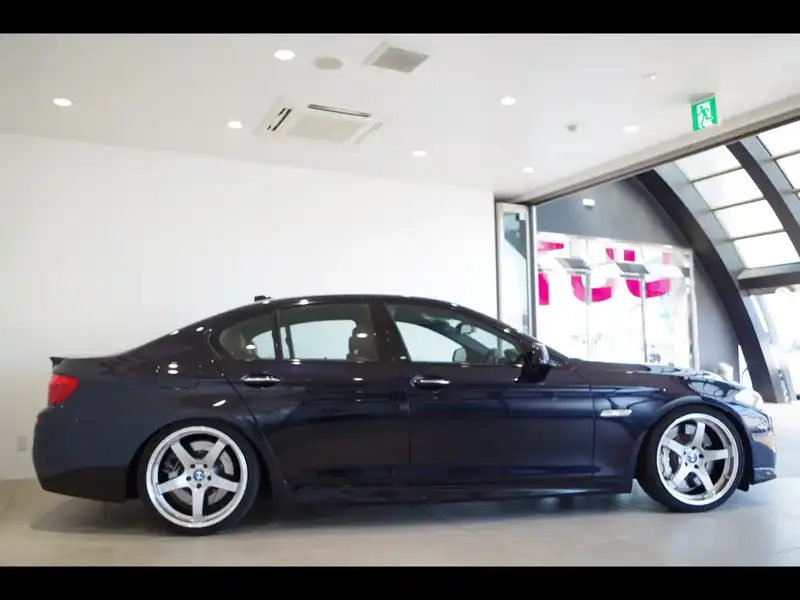 カタログ画像：５シリーズ（5 SERIES） ５３５ｉ Ｍスポーツパッケージ 2011年10月 DBA-FR35 3000cc 燃費13.0km / l 外装