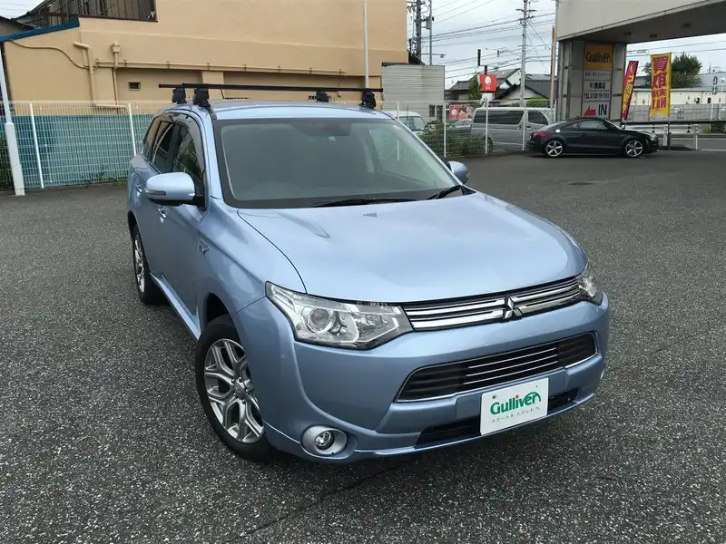 カタログ画像：アウトランダーＰＨＥＶ（OUTLANDER PHEV） Ｇナビパッケージ 2014年4月 DLA-GG2W 2000cc テクニカルシルバーメタリック メイン（その他）