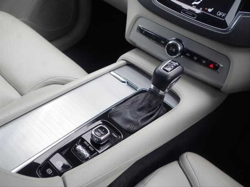 カタログ画像：ＸＣ９０（XC90） Ｔ８ ツインエンジン ＡＷＤ エクセレンス 2018年8月 DLA-LB420XCPA 2000cc ブライトシルバーメタリックorエレクトリックシルバーメタリック 燃費13.7km / l 内装