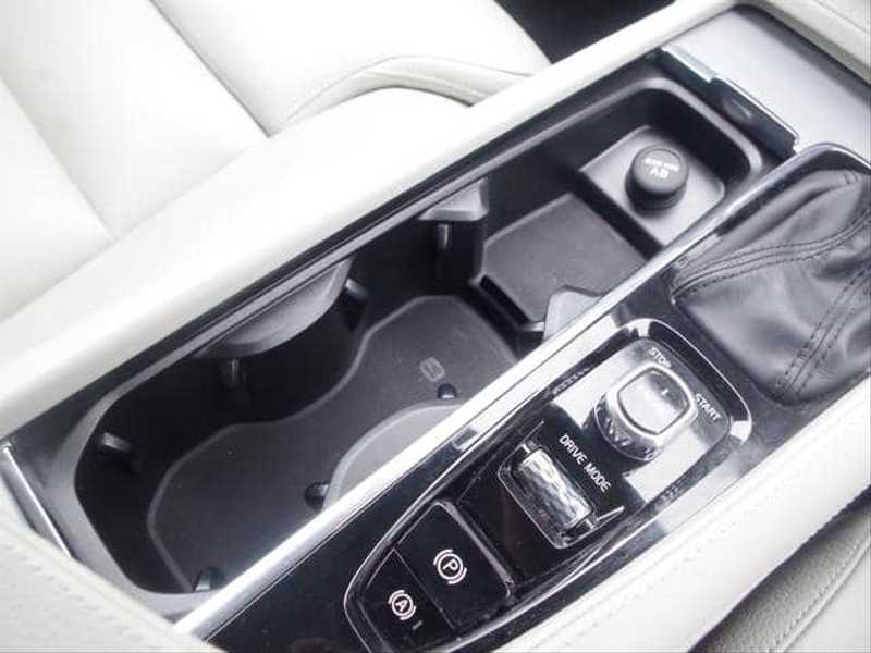 カタログ画像：ＸＣ９０（XC90） Ｔ８ ツインエンジン ＡＷＤ エクセレンス 2018年8月 DLA-LB420XCPA 2000cc ブライトシルバーメタリックorエレクトリックシルバーメタリック 燃費13.7km / l 内装