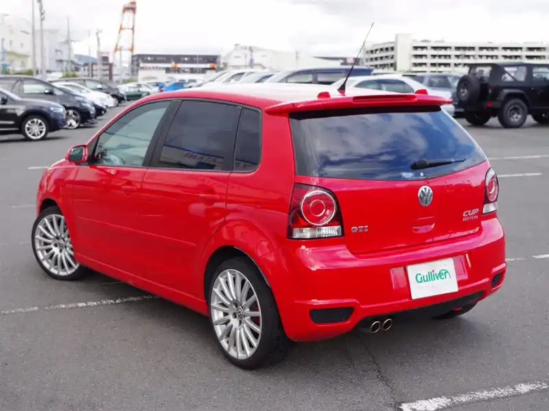 カタログ画像：ポロ（POLO） ポロＧＴＩカップエディション 2008年2月 ABA-9NBJX 1800cc フラッシュレッド 燃費13.2km / l  バック