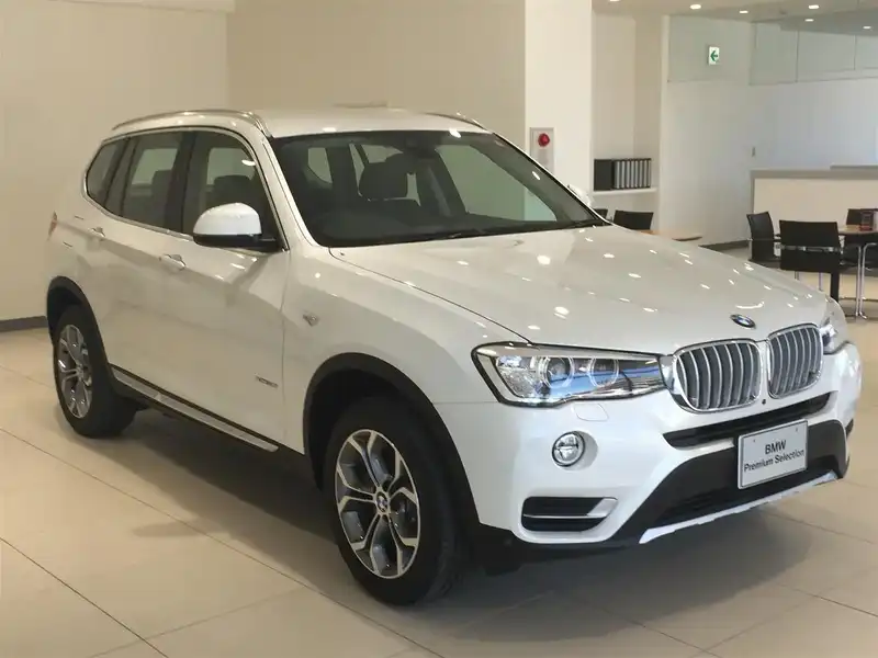 カタログ画像：Ｘ３（X3） ｘＤｒｉｖｅ ２０ｉ Ｘライン 2016年6月 DBA-WX20 2000cc アルピン・ホワイトⅢ（ソリッド・カラー） 燃費13.4km / l メイン