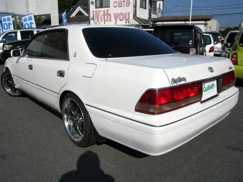 1000673 | カタログ画像：クラウン（CROWN） ロイヤルツーリング Ｖパッケージ 1998年8月 GF-JZS151 2500cc スーパーホワイトパールマイカ バック