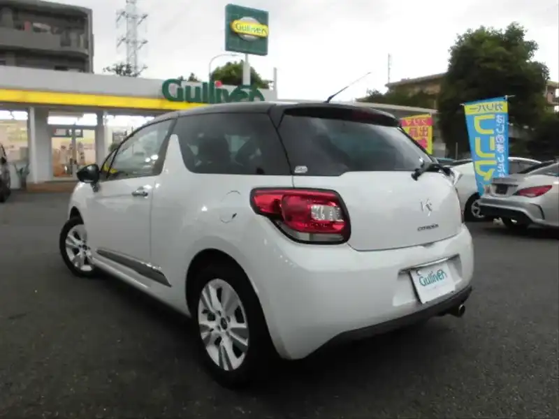 カタログ画像：ＤＳ３（DS3） シック 2010年5月 ABA-A5C5F01 1600cc 燃費12.5km / l  バック