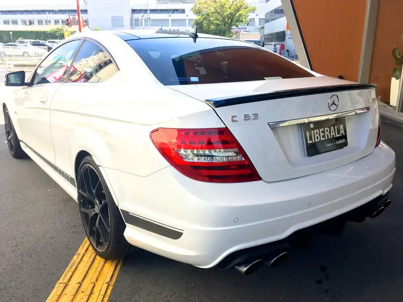 カタログ画像：Ｃクラス（C-CLASS） Ｃ６３ ＡＭＧクーペ エディション５０７ 2013年8月 ABA-204507 6300cc ポーラーホワイト（Ｓ） バック