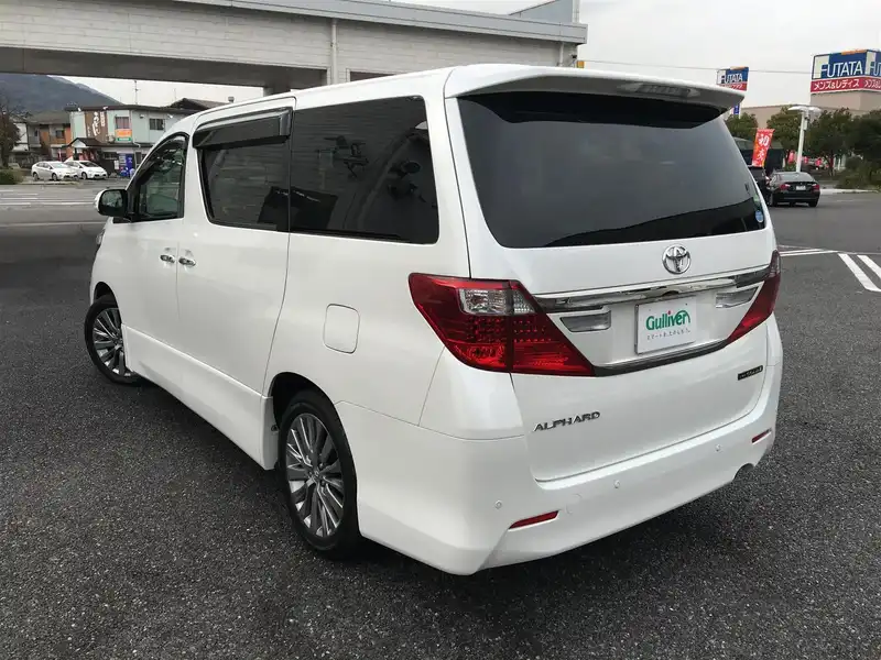 カタログ画像：アルファード（ALPHARD） ２４０Ｓ タイプゴールドⅡ 2013年10月 DBA-ANH20W 2400cc ホワイトパールクリスタルシャイン 燃費10.8km / l バック