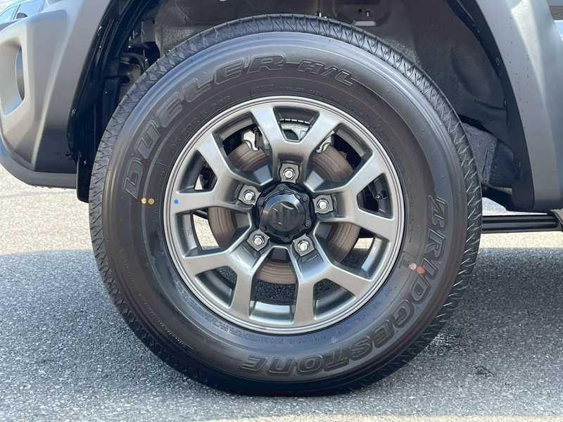 カタログ画像：ジムニー（JIMNY） ＸＧ 2025年11月 3BA-JB64W 660cc 燃費14.3km / l タイヤ