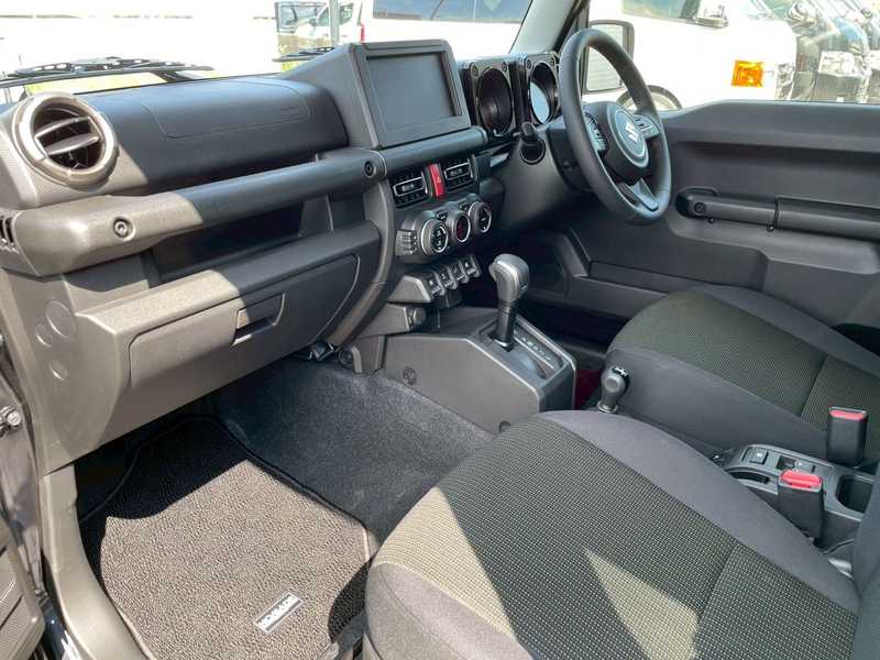 カタログ画像：ジムニーノマド（JIMNY NOMADE） ＦＣ 2025年4月 3BA-JC74W 1500cc ブルーイッシュブラックパール4 燃費13.6km / l フロント