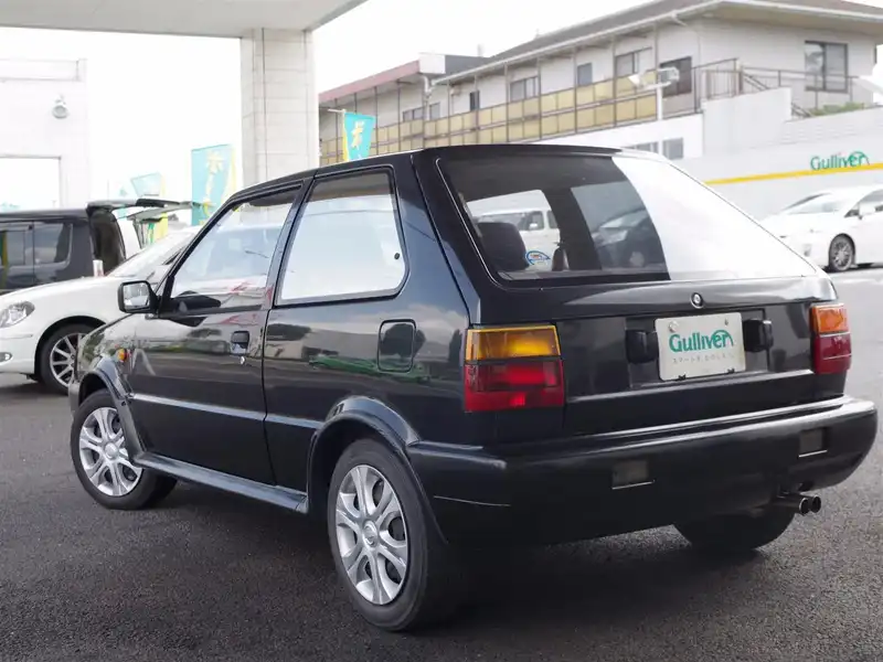 カタログ画像：マーチ（MARCH） スーパーターボ 1990年1月 E-EK10 1000cc ブラックＭ 燃費16.0km / l  外装
