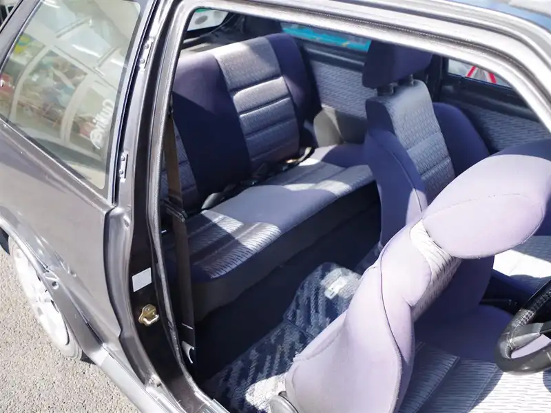 カタログ画像：マーチ（MARCH） スーパーターボ 1990年1月 E-EK10 1000cc ブラックＭ 燃費16.0km / l  内装