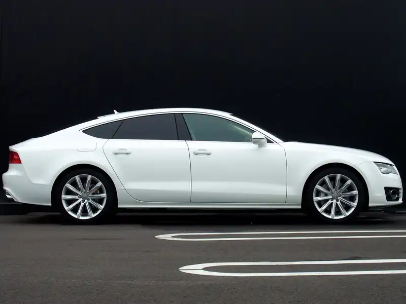 カタログ画像：Ａ７スポーツバック（A7 SPORTBACK） ３．０ＴＦＳＩクワトロ 2011年5月 ABA-4GCGWC 3000cc アイビスホワイト 燃費10.2km / l  外装