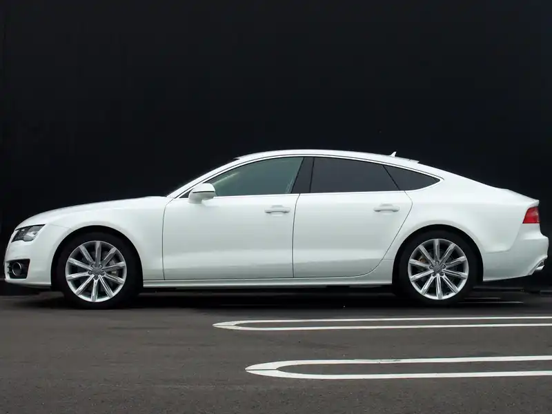 カタログ画像：Ａ７スポーツバック（A7 SPORTBACK） ３．０ＴＦＳＩクワトロ 2014年4月 DBA-4GCGWC 3000cc アイビスホワイトorグレイシアホワイトメタリック 燃費11.0km / l 外装