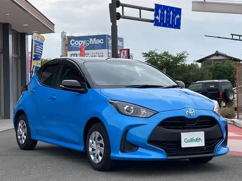 カタログ画像：ヤリス（YARIS） Ｘ Ｂパッケージ 2020年2月 5BA-KSP210 1000cc ブラック×シアンメタリック 燃費20.2km / l メイン