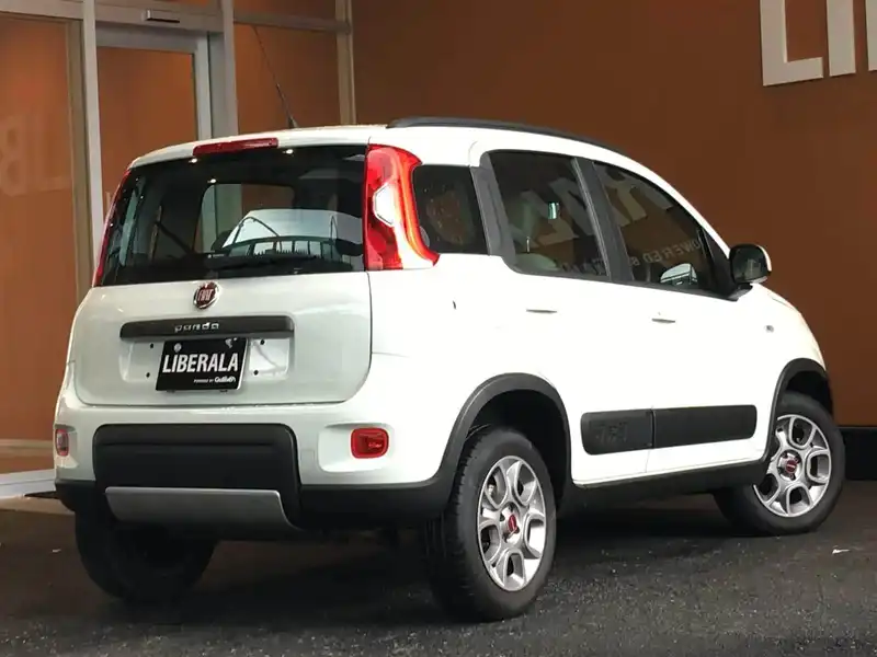 カタログ画像：パンダ（PANDA） ４×４ 2014年10月 ABA-13909 900cc アイスホワイト 燃費15.5km / l バック