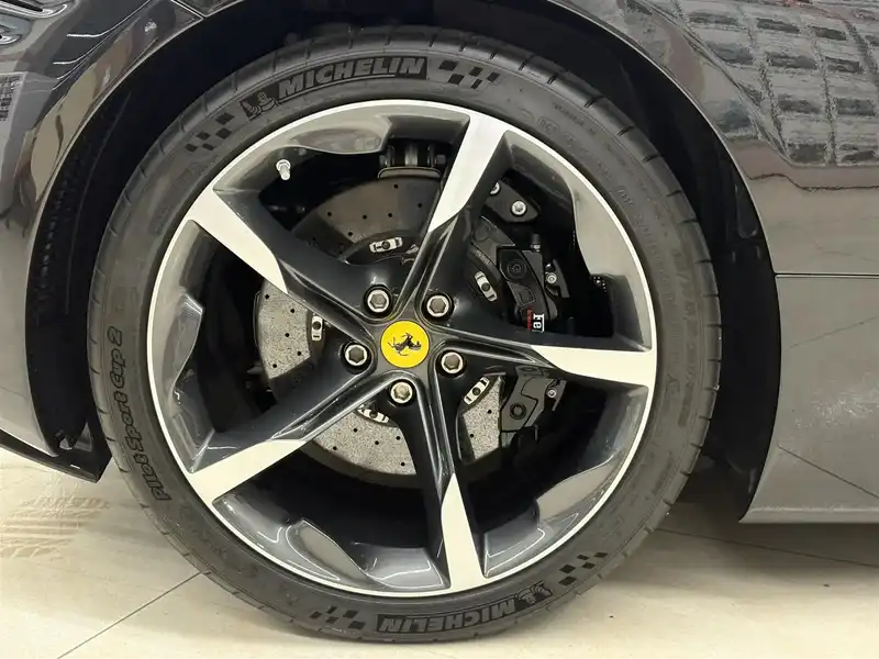 カタログ画像：ＳＦ９０ストラダーレ（SF90 STRADALE） ベースグレード 2019年10月 7LA-173H 4000cc タイヤ