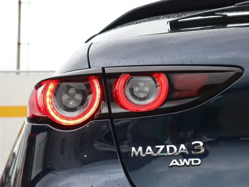 カタログ画像：ＭＡＺＤＡ３ファストバック（MAZDA3 FASTBACK） ＸＤバーガンディ セレクション 2019年5月 3DA-BP8P 1800cc ディープクリスタルブルーマイカ 燃費18.8km / l 外装