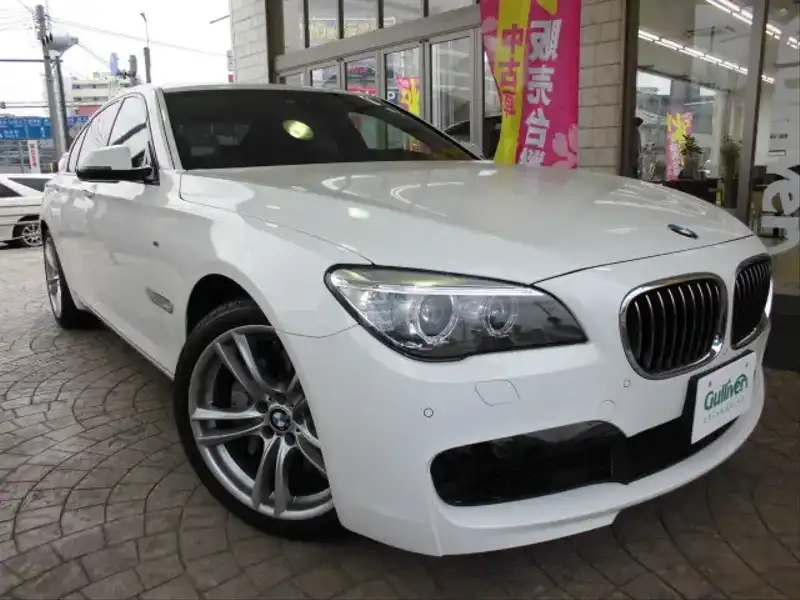 カタログ画像：７シリーズ（7 SERIES） ７４０ｉ Ｍスポーツパッケージ 2012年9月 DBA-YA30 3000cc 燃費12.1km / l メイン