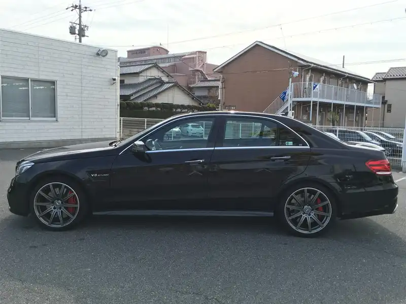 カタログ画像：Ｅクラス（E-CLASS） Ｅ６３ ＡＭＧ Ｓ ４マチック 2014年10月 CBA-212076 5500cc ブラック（Ｓ）orオブシディアンブラック（Ｍ） 燃費8.5km / l 外装