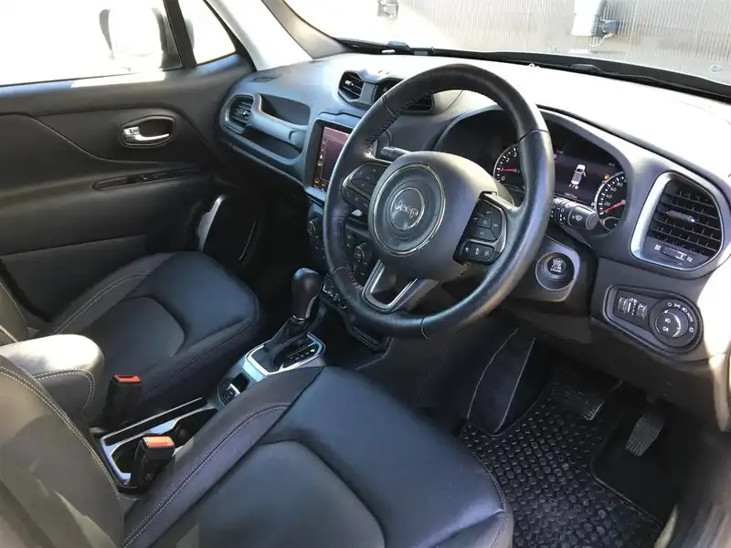 カタログ画像：ジープ・レネゲード（JEEP RENEGADE） リミテッド 2020年2月 3BA-BV13PM 1300cc グラナイトクリスタルクリアコート 燃費14.3km / l 内装