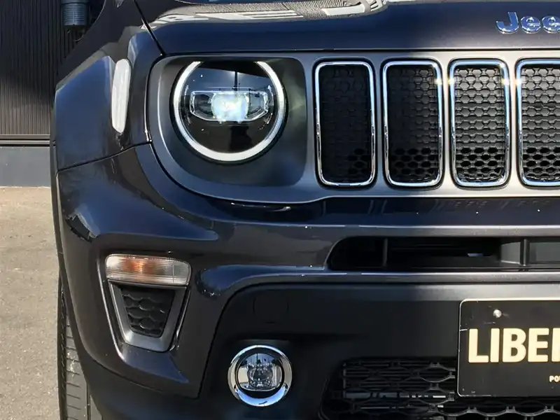 カタログ画像：ジープ・レネゲード（JEEP RENEGADE） リミテッド 2020年2月 3BA-BV13PM 1300cc グラナイトクリスタルクリアコート 燃費14.3km / l バック