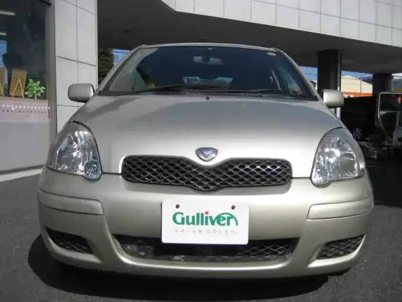 カタログ画像：ヴィッツ（VITZ） Ｕ 2004年2月 CBA-SCP13 1300cc シャンパンメタリックorペールオレンジマイカメタリック 燃費23.0km / l  フロント