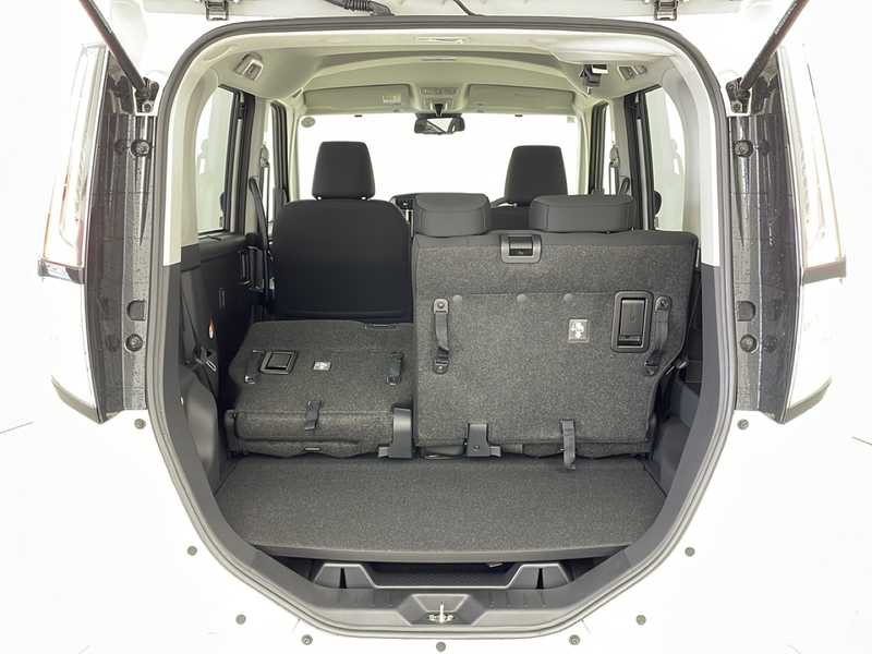 カタログ画像：ルーミー（ROOMY） カスタムＧ 2024年12月 5BA-M910A 1000cc パールホワイトⅢorブラックマイカメタリック×パールホワイトⅢ 燃費16.8km / l 内装