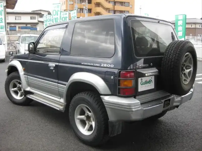 カタログ画像：パジェロ（PAJERO） キックアップルーフ ＸＥバン 1996年5月 KC-V46V 2800cc バック