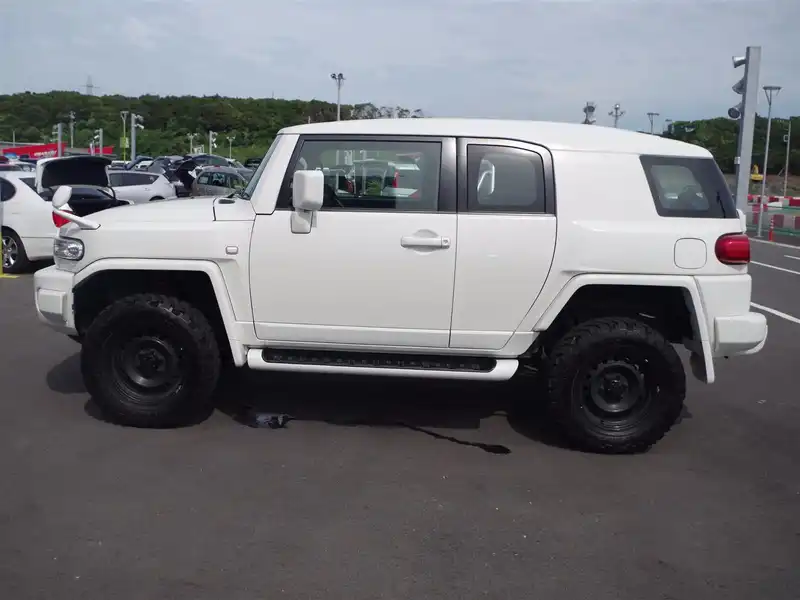 10066580 | カタログ画像：ＦＪクルーザー（FJ CRUISER） ベースグレード 2010年12月 CBA-GSJ15W 4000cc ホワイト 外装