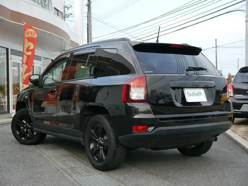 10104096 | カタログ画像：ジープ・コンパス（JEEP COMPASS） ブラックエディション 2016年6月 ABA-MK49 2000cc ブラッククリアコート バック