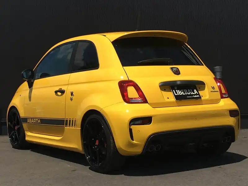 カタログ画像：アバルト５９５（ABARTH 595） コンペティツィオーネ 2018年2月 ABA-31214T 1400cc ジャッロモデナ 燃費13.1km / l バック