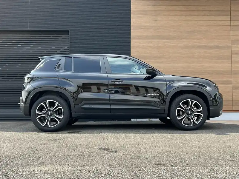 カタログ画像：ジープ・アベンジャー（JEEP AVENGER） ローンチエディション 2024年9月 ZAA-FH1JE 外装