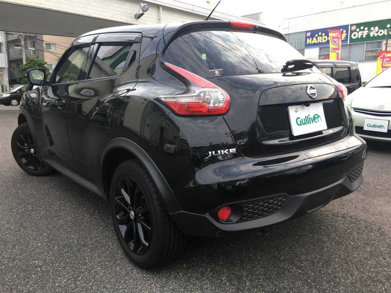 カタログ画像：ジューク（JUKE） １５ＲＸ Ｖアーバンセレクション パーソナライゼーション 2019年10月 DBA-YF15 1500cc スーパーブラック 燃費18.0km / l 外装