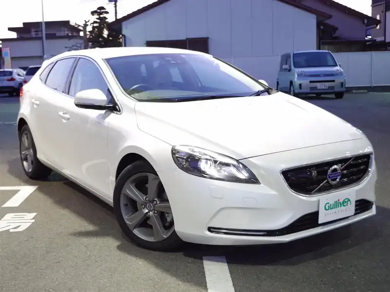 カタログ画像：Ｖ４０（V40） Ｔ４ 2014年12月 DBA-MB4164T 1600cc 燃費16.2km / l メイン