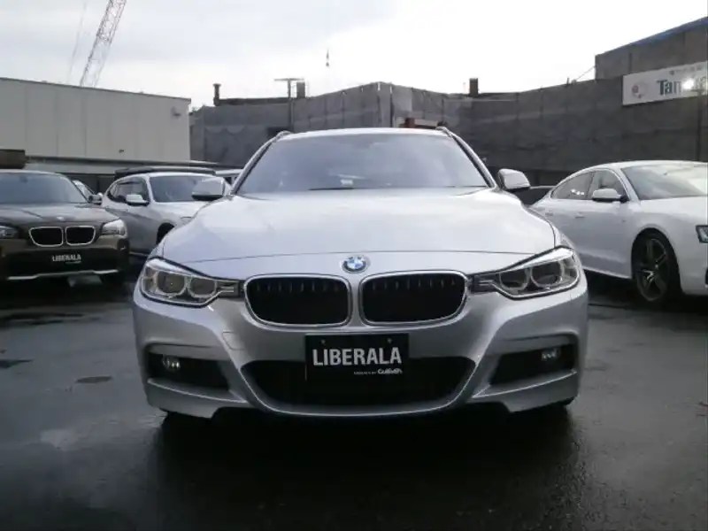 10093069 | カタログ画像：３シリーズ（3 SERIES） ３２０ｉ ｘＤｒｉｖｅツーリング Ｍスポーツ 2014年8月 DBA-3B20 2000cc オリオン・シルバーorグレイシャー・シルバー フロント