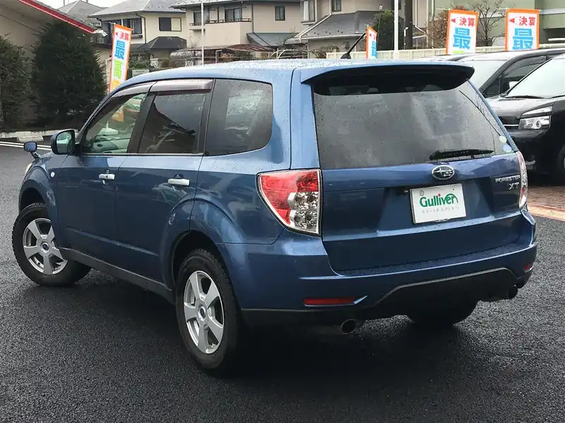 カタログ画像：フォレスター（FORESTER） ２．０ＸＴ 2009年1月 CBA-SH5 2000cc ニューポートブルー・パール 燃費13.0km / l  バック