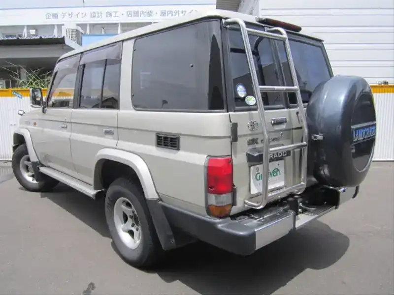 カタログ画像：ランドクルーザープラド（LAND CRUISER PRADO） ４ドア プラドＳＸワイド 1995年1月 KD-KZJ78W 3000cc フラクセンマイカメタリック バック