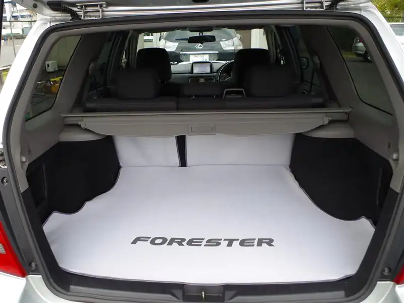 カタログ画像：フォレスター（FORESTER） ＸＴ 2004年2月 TA-SG5 2000cc プレミアムシルバー・メタリック 燃費13.0km / l  内装