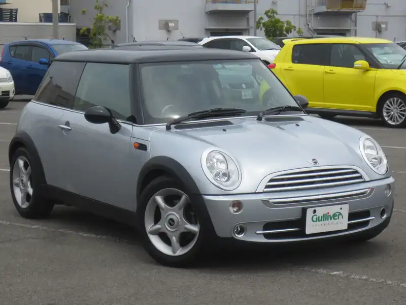 カタログ画像：ＭＩＮＩ（MINI） クーパー 2005年9月 GH-RA16 1600cc ピュア・シルバー（メタリック） 燃費13.4km / l  メイン（その他）