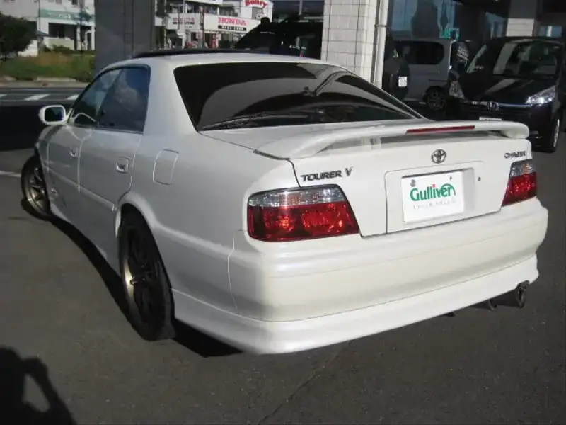 カタログ画像：チェイサー（CHASER） ２．５ツアラーＶ グランドパッケージ 1999年1月 GF-JZX100 2500cc クリスタルパールマイカ 燃費10.2km / l  バック