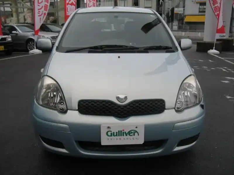 カタログ画像：ヴィッツ（VITZ） Ｆ Ｌパッケージ ナビスペシャル 2002年12月 UA-NCP15 1300cc ペールブルーマイカメタリック 燃費16.6km / l  フロント