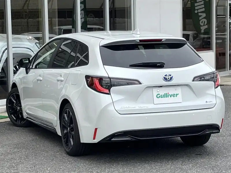 カタログ画像：カローラツーリング（COROLLA TOURING） アクティブスポーツ 2024年4月 6AA-ZWE215W 1800cc プラチナホワイトパールマイカ 燃費24.9km / l バック