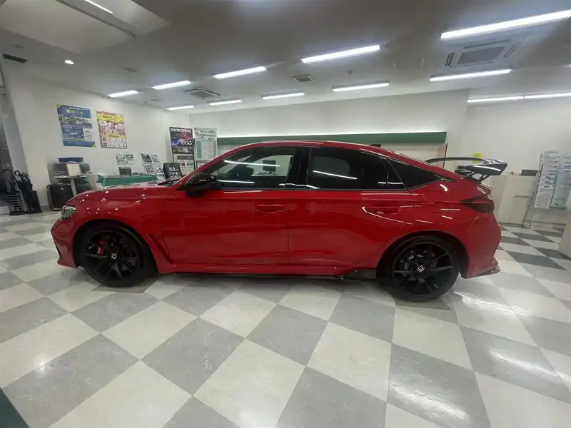 カタログ画像：シビック（CIVIC） タイプＲ レーシングブラックパッケージ 2025年9月 6BA-FL5 2000cc フレームレッド 燃費12.5km / l 外装