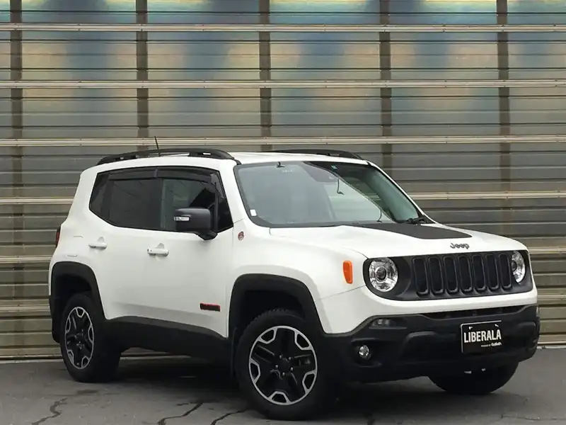 カタログ画像：ジープ・レネゲード（JEEP RENEGADE） トレイルホーク 2015年9月 ABA-BU24 2400cc アルパインホワイトクリアコート 燃費10.4km / l メイン（その他）