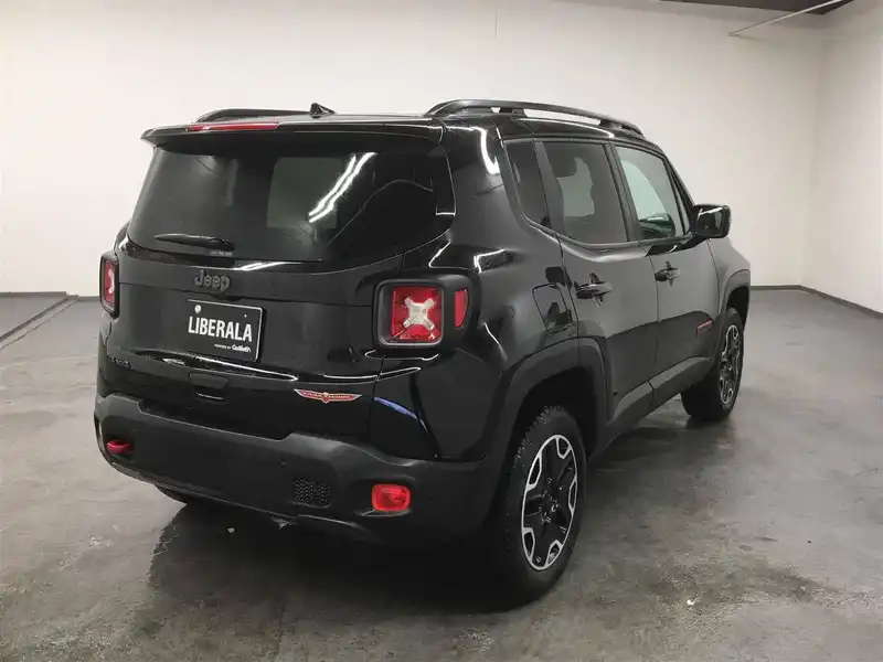 10100828 | カタログ画像：ジープ・レネゲード（JEEP RENEGADE） トレイルホーク 2015年11月 ABA-BU24 2400cc ブラッククリアコート バック