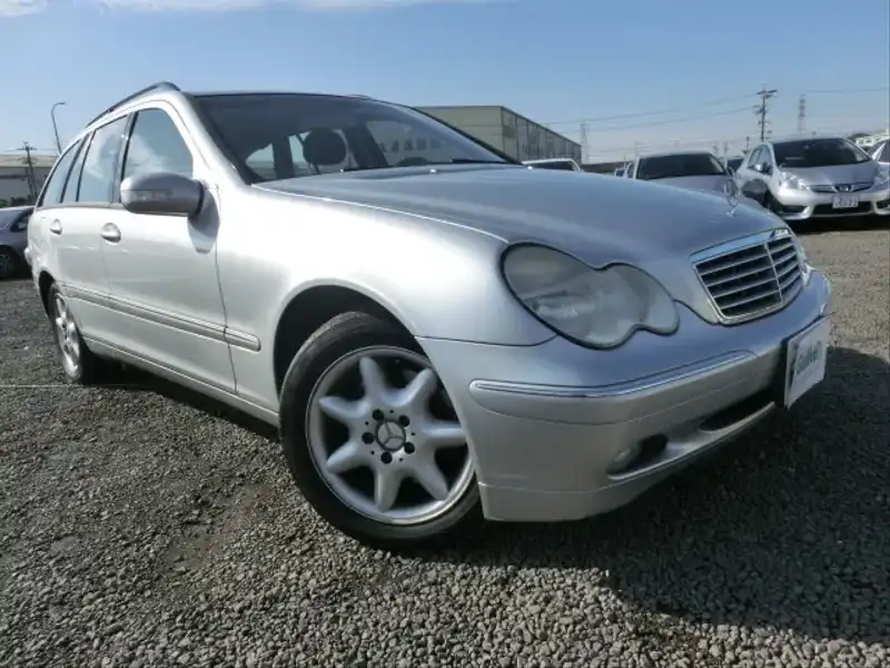 カタログ画像：Ｃクラスステーションワゴン（C-CLASS STATIONWAGON） Ｃ２４０ ４マチック ステーションワゴン 2004年4月 GH-203281 2600cc ブリリアントシルバー（Ｍ） メイン（その他）