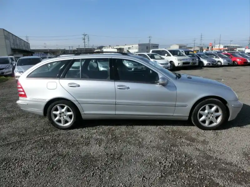 カタログ画像：Ｃクラスステーションワゴン（C-CLASS STATIONWAGON） Ｃ２４０ ４マチック ステーションワゴン 2004年4月 GH-203281 2600cc ブリリアントシルバー（Ｍ） 外装